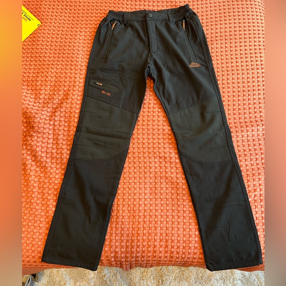 NWOT Men's Black Outdoor Snow and Hiking Pants
